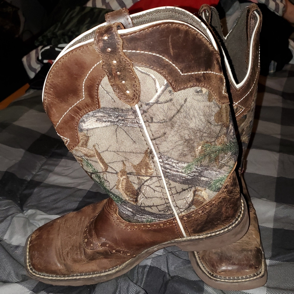 Boots - Picture 2 of 4
